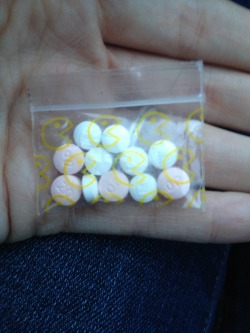 painthewallswithmyfuckingbrain:  pacman baggie of oxycodone and oxycotin