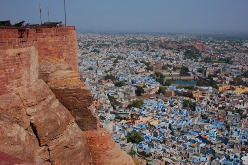 indiaincredible:Mehrangarh Fort, located in Jodhpur in the state of Rajasthan, is a massive fort loc