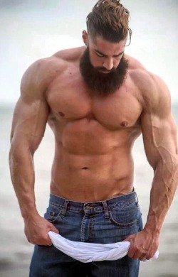 thebulltitan: My beard is almost this length