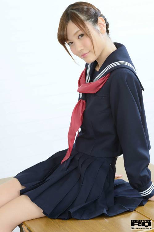 sexy-school-girls:  Hot japanese school girl Haruka Kanzaki 