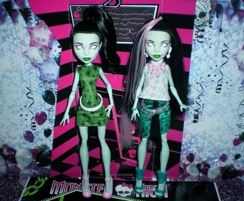 &ldquo;Student Disembody Council&rdquo; Scarah(s) Screams.Left, basic. Right, new outfit &am