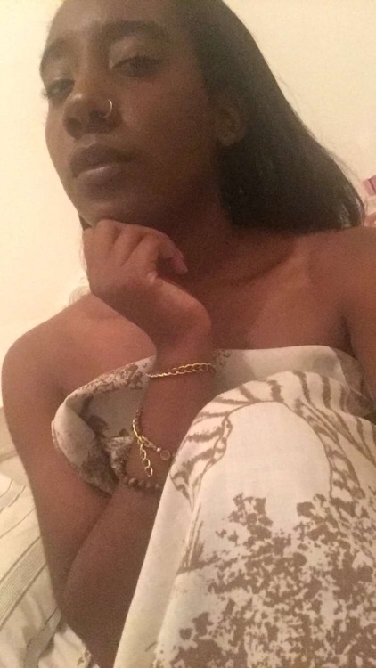 taint3edcakes:  Thottie Late night snapchat pics