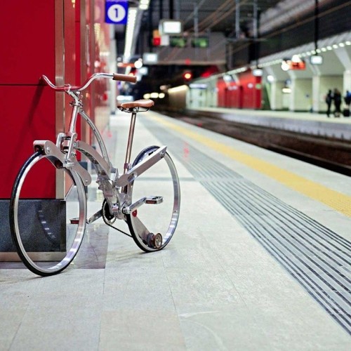 thebicycletree:Foldable (hub- and spokeless) ‘Sada Bike’ by Gianluca Strada… #cyclographics#cycle#cy