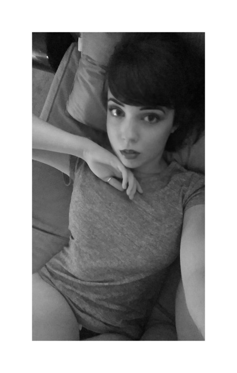 purpleasaniris:  feelin bummed / send me pictures of your pets