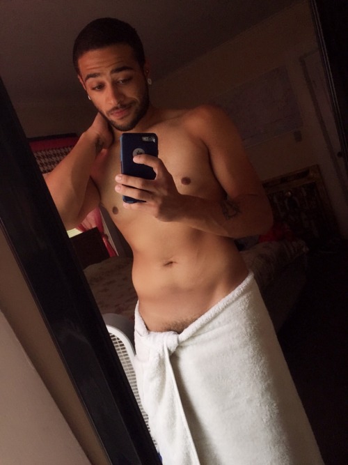 nerdy-little-leo-gaymer:  That wonderful feeling after showers when you feel a little cute and want to post more pics :)