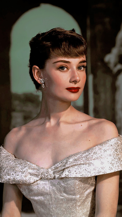 Featured image of post Lockscreen Audrey Hepburn Iphone Wallpaper Download and use 10 000 lock screen wallpaper stock photos for free