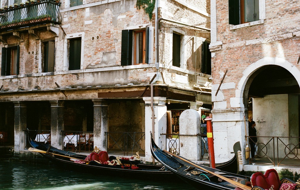 goddesswithinyou:  larimar:  jacindaelena:   by .grux.  Larimar: Venice, Italy 