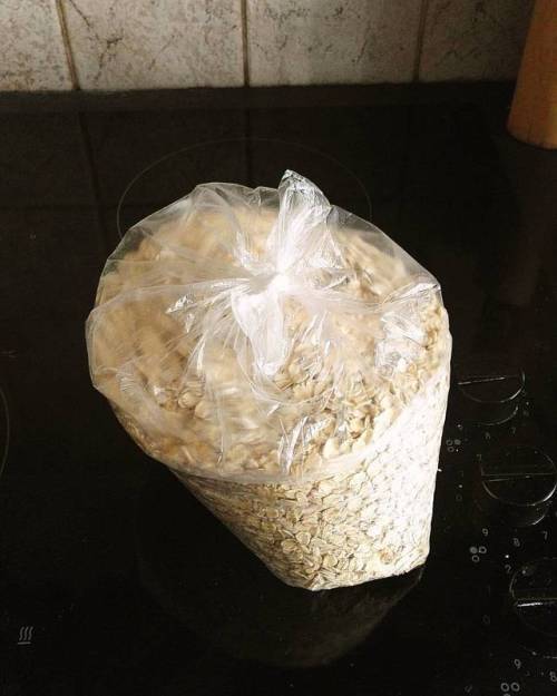 Strength in the oats! Consequently, some amount was added into the oatmeal. Here&rsquo;s 1 kg, it m