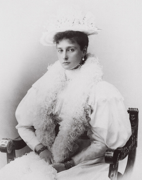 imperial-russia: The last Russian Empress Alexandra Fyodorovna (1872-1918), born Princess Alix of He