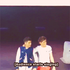 malickthoselips:  louis asking the audience to sing happy birthday to zayn      
