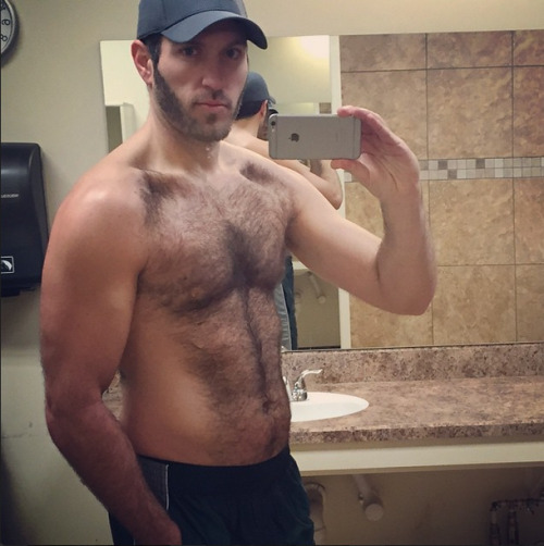 hairymacho:  http://hairymacho.tumblr.com/