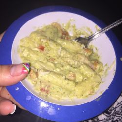 Pesto pasta #angelinacastrolive #foodporn