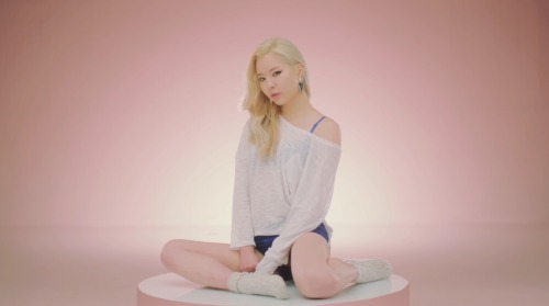 Lim Kim - Awoo (Pink, 2015)