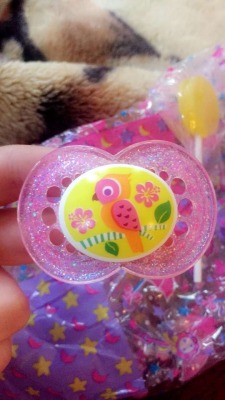 lsd-bunnyxo: Pink glitter modified paci by