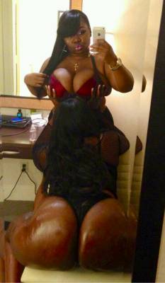 ou81too:  Two Thick…  Damn