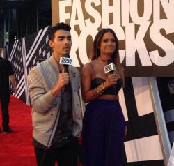 jobrosnews:  Joe Jonas rehearsing backstage