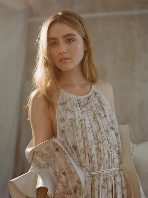 flawlessbeautyqueens:Kathryn Newton photographed by Linda Brownlee for The Sunday Times Style (2018)