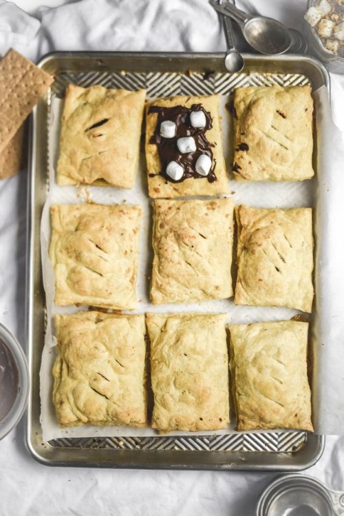 sweetoothgirl:5-Ingredient S’mores Puff Pastry Pop-tarts