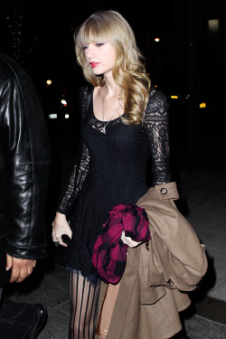 swiftgallery:  Leaving her hotel in New York
