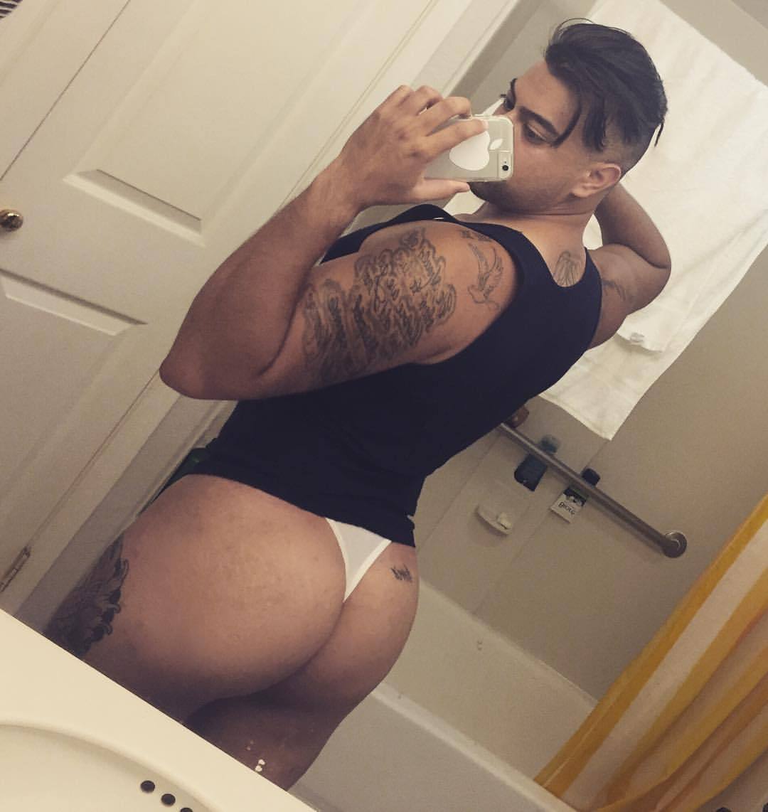 jcakezz: All this moving as me stressed 😪 need to hit the gym more ass getting