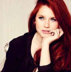 ivegottagirlcrush:  Ginny Weasley as she is now…. wow!  💗