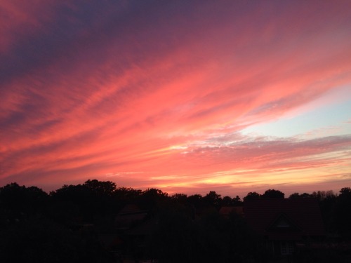 sommerfrost:  you were as beautiful as the sky and now you’re gone but the sky is still beautiful