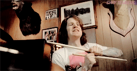 swiftembers:  Isn’t it messed up how I’m just dying to be him? I’m just a notch