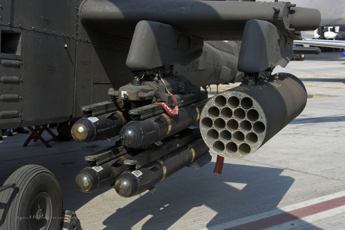 rocketumbl:  AH-64D 