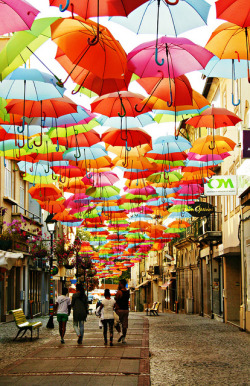 visitheworld:  The umbrellas of Agueda, Portugal (by PMTN). 