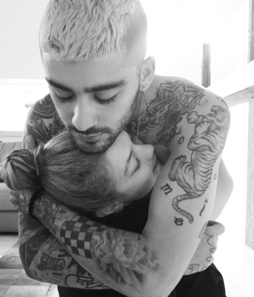 keepingupwithzayn:yolanda.hadid: ❤️Summer Loving……. #Family