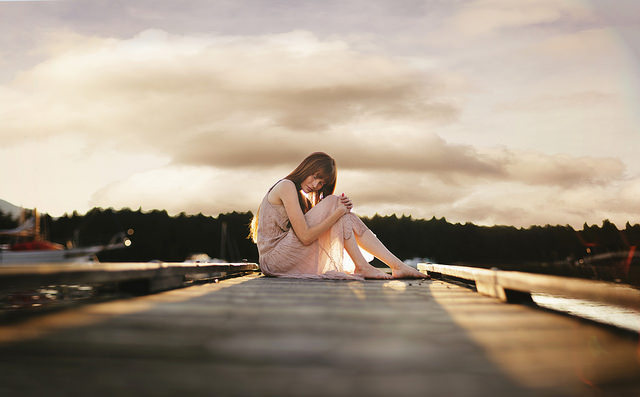 girls-snap:  She could wait no longer by Whitney Justesen on Flickr.