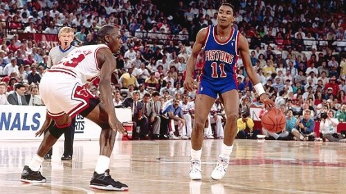 Michael Jordan defending Isiah ThomasSee more at: jordanforlife23.tumblr.com