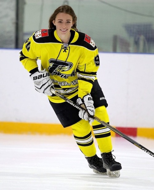 Athlete: Dariya Seredina (Дарья Середина)Team: Hk Dmitrov TornadoSport: Ice HockeyCompetition: Train