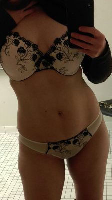 Thfw:  Http://Thfw.tumblr.com/ | Women Too Horny For Work  Send In Submissions!Mostlyamateurs@Yahoo.comsnapchat