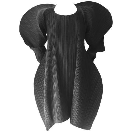 corporateslut:issey miyake pleats please