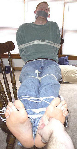 achillestickler:Yeeeeah…tickle his feet!