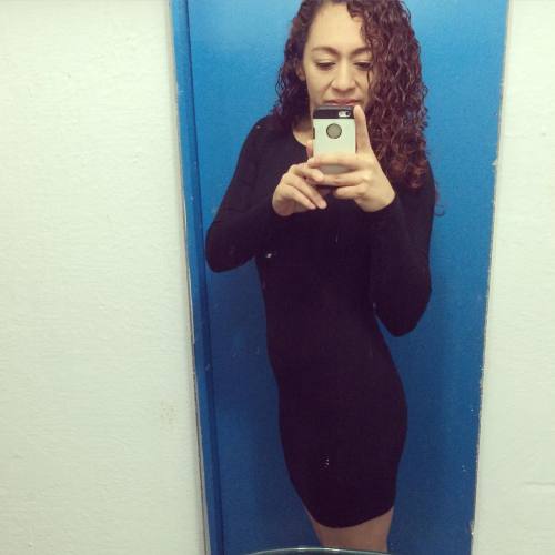 New day ❤️ remasterizandome #dress #real #selfie #happyclau #legs #curlygirl #curlyhair #newday #myl