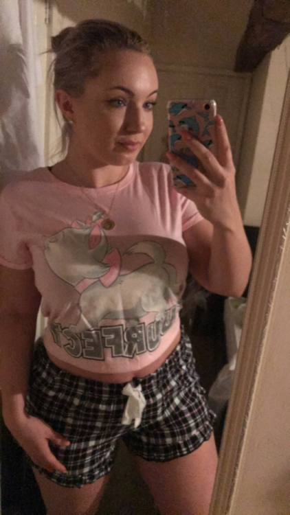 lovelychavsluts:  Hot slut