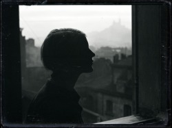 1030-42929:  Silhouette de Lee Miller, 1930Man