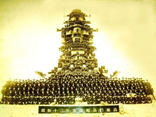 warhistoryonline:Officers and crew of battleship Nagato, 1937. wrhstol.com/38Ze8m8