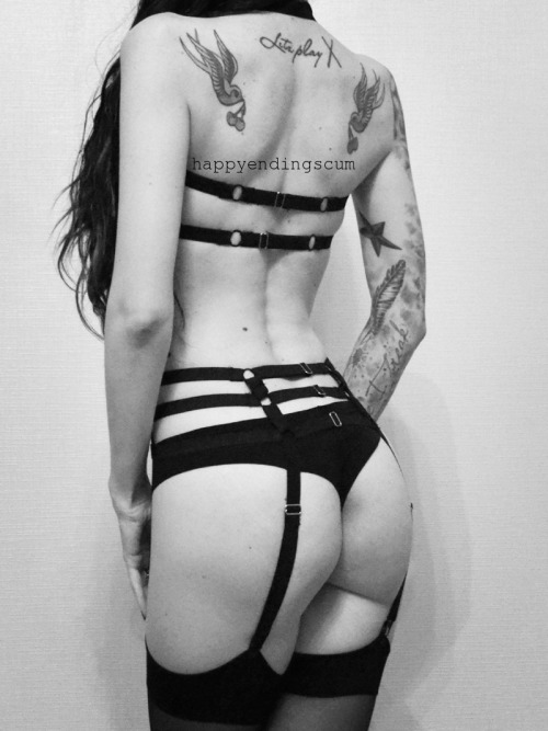 happyendingscum:  I’ve modified this garter belt