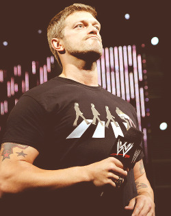 Mmm Love Edge with short hair!