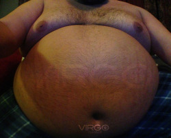 virgo-bear:  Happy Tummy Tuesday and Happy New Year—Keeping it round and sexy in 2014. —Virgo