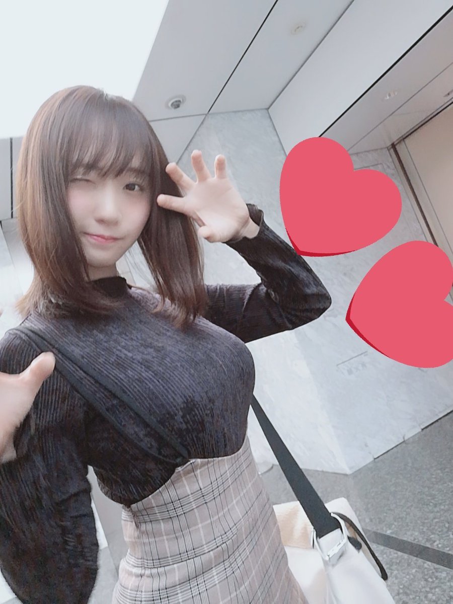 book-cat:  伊織もえ🐻上海CPさんのツイート: “今日は不思議な形のお洋服をきてたよ！