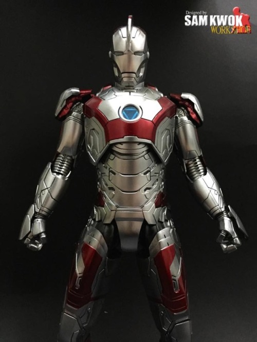 archiemcphee:  From Iron Hello Kitty and Iron Evangelion to Iron Batman and Iron Xenomorph, artist Sam Kwok masterfully combines Hot Toys 1:6 scale Iron Man action figures with all sorts of pop culture characters. Be they super kawaii, super sinister