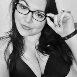 katskinx:  Reject.  RESPECT the glasses, RESPECT the boobs, RESPECT the WOMAN!!!