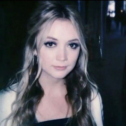 * Girls Don't Want A Boyfriend Girls Want Sarah Paulson And Billie Lourd *.*
