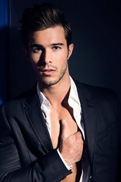 eddy-eddy:  Alex Prange by Christian Rios 