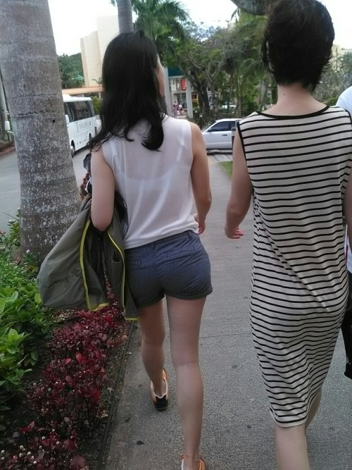 magalahi671: Walking behind her and I’m like “Take your time…”