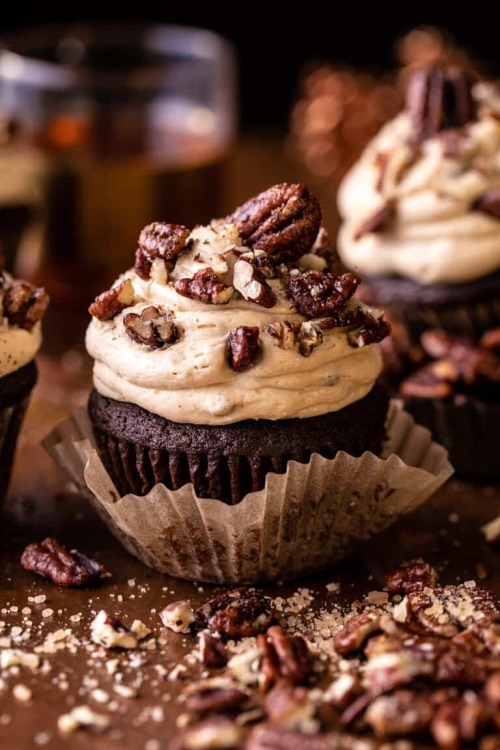 sweetoothgirl: chocolate bourbon pecan pie cupcakes with butter pecan frosting